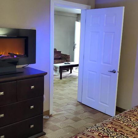 Shoreside Inn & Suites Wabamun Стая снимка