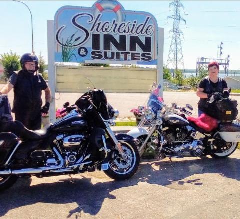 Shoreside Inn & Suites Wabamun Екстериор снимка