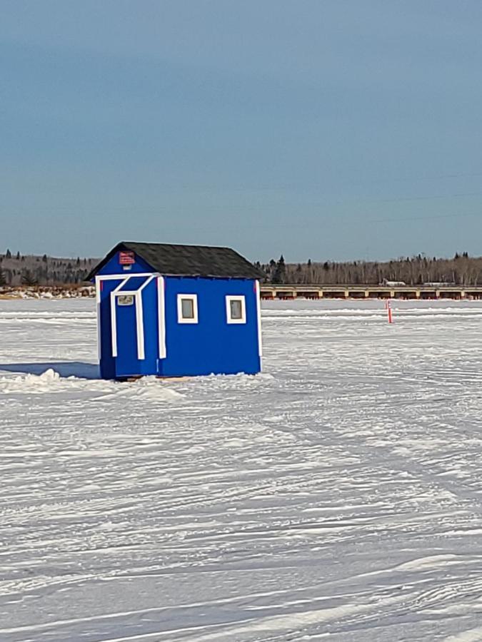 Shoreside Inn & Suites Wabamun Екстериор снимка