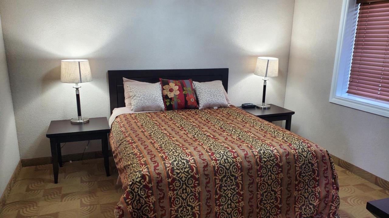 Shoreside Inn & Suites Wabamun Екстериор снимка