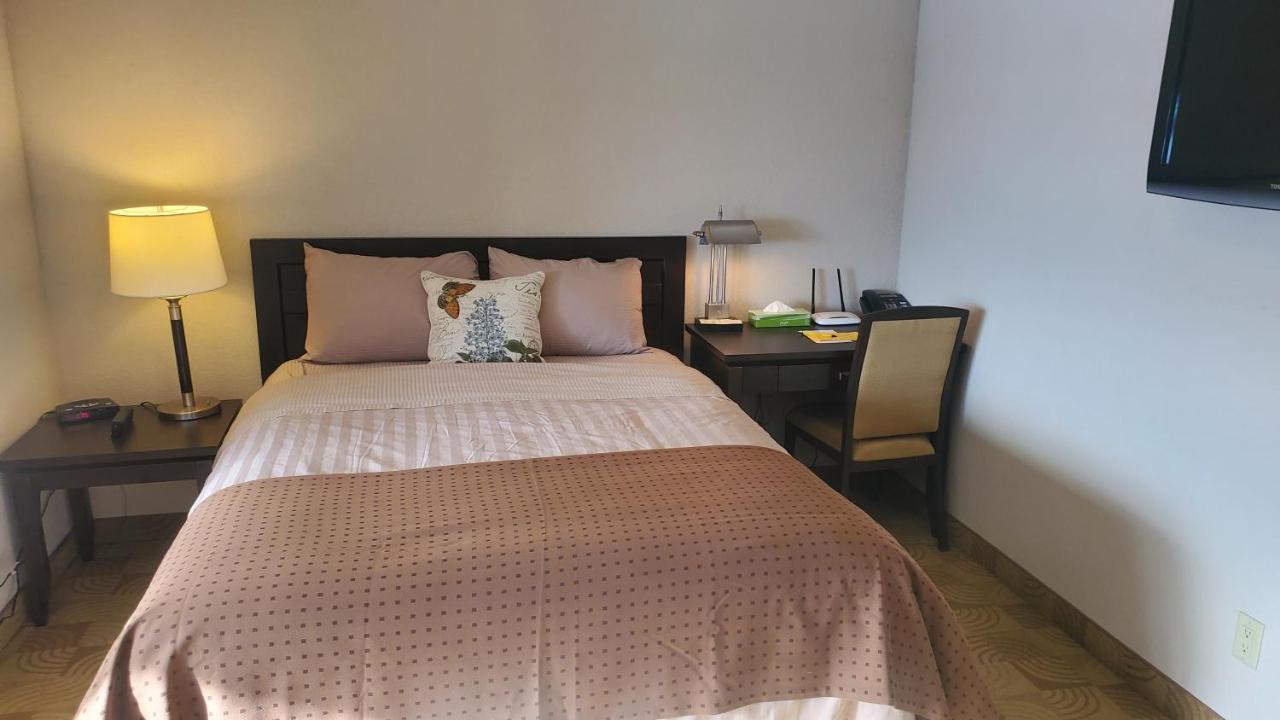 Shoreside Inn & Suites Wabamun Екстериор снимка