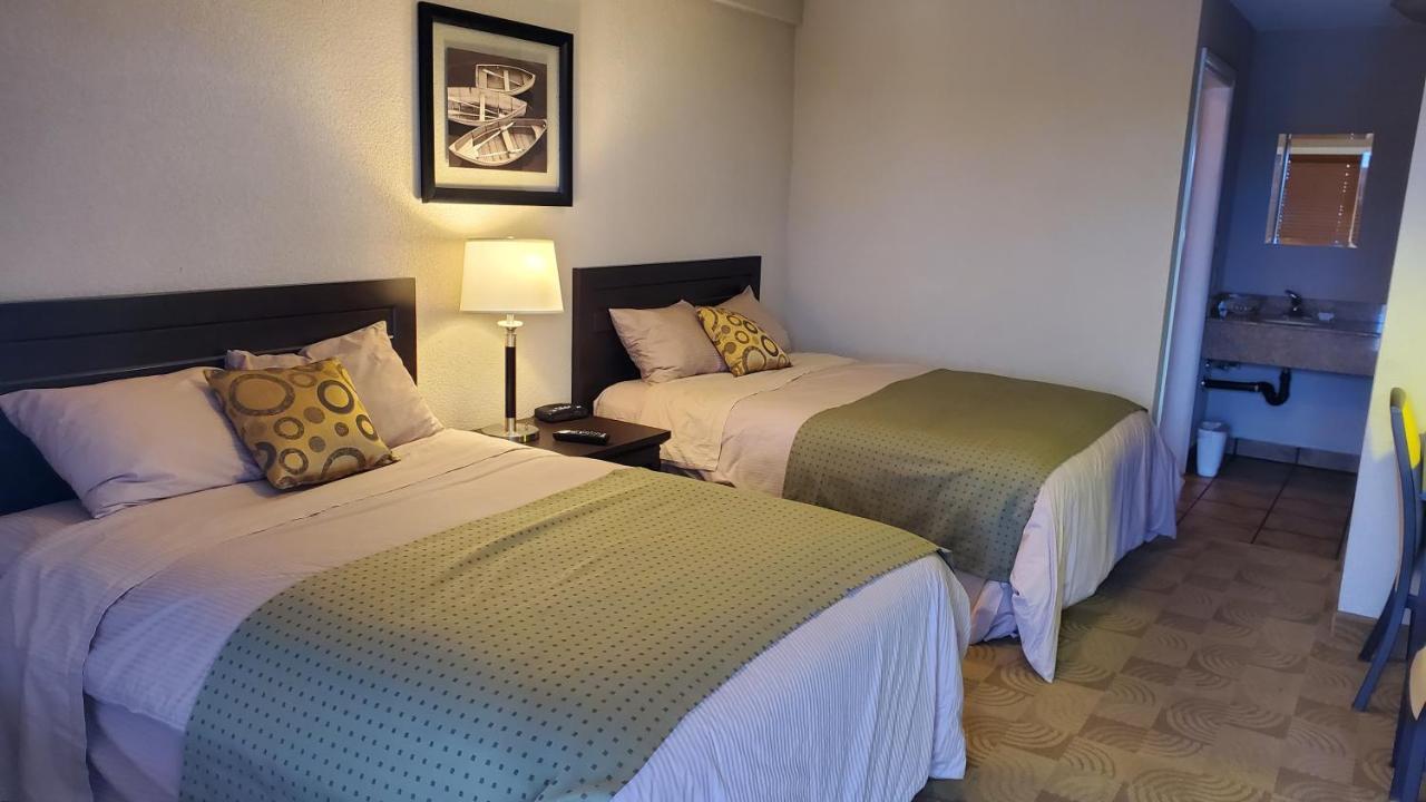 Shoreside Inn & Suites Wabamun Екстериор снимка