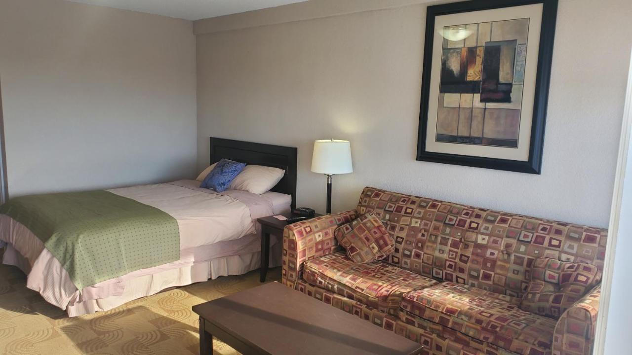 Shoreside Inn & Suites Wabamun Екстериор снимка