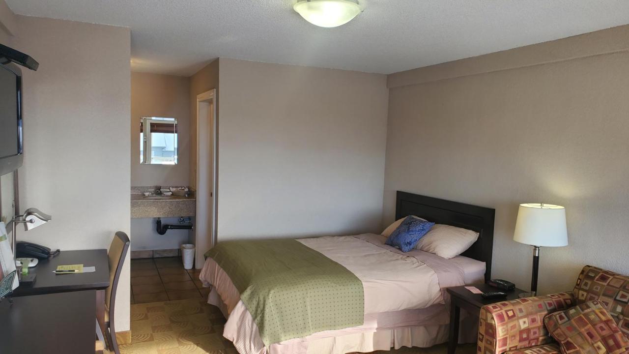 Shoreside Inn & Suites Wabamun Екстериор снимка