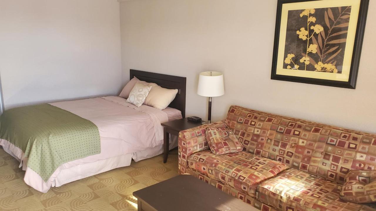 Shoreside Inn & Suites Wabamun Екстериор снимка