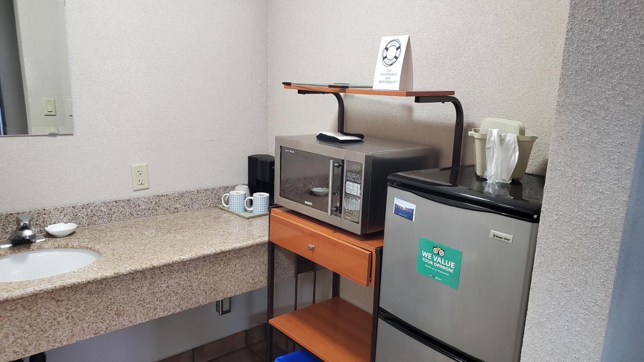 Shoreside Inn & Suites Wabamun Екстериор снимка