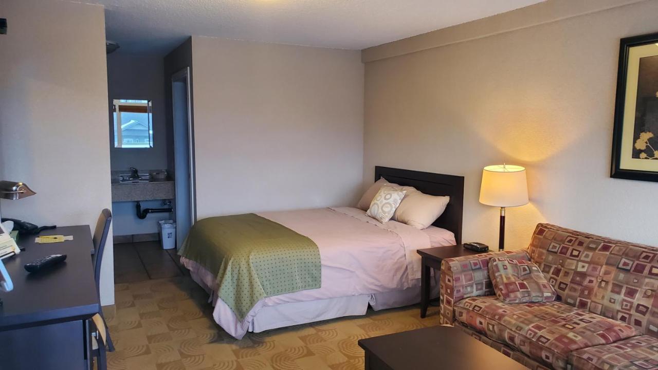 Shoreside Inn & Suites Wabamun Екстериор снимка