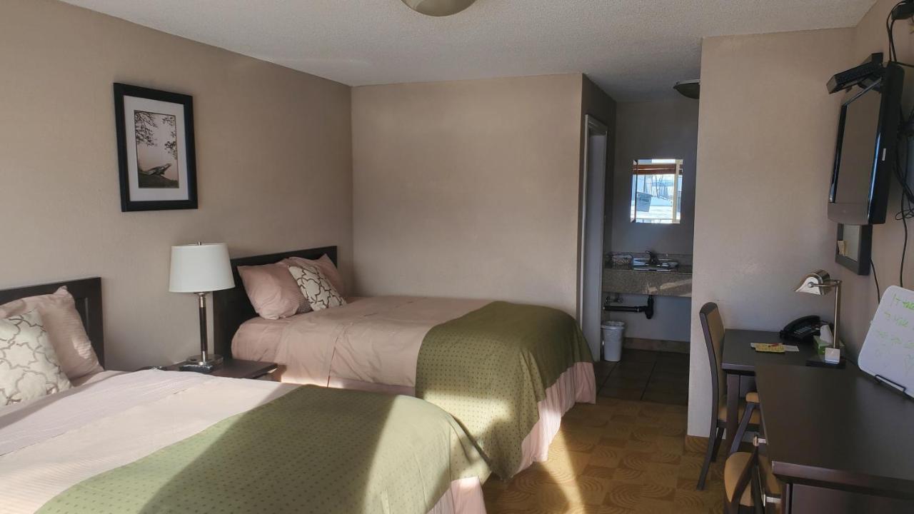 Shoreside Inn & Suites Wabamun Екстериор снимка