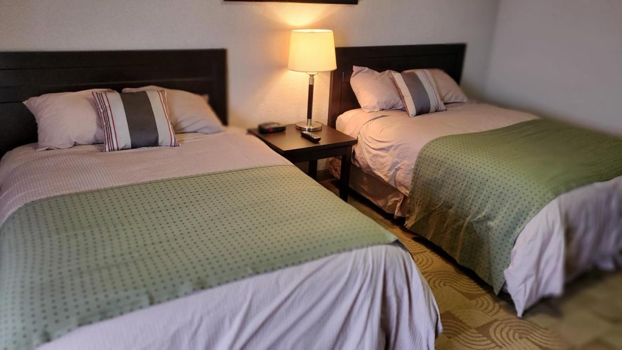 Shoreside Inn & Suites Wabamun Екстериор снимка