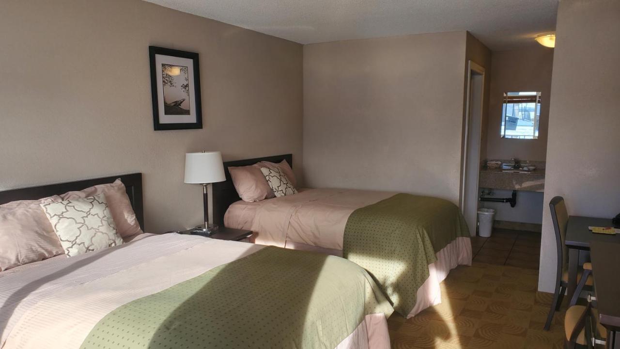 Shoreside Inn & Suites Wabamun Екстериор снимка