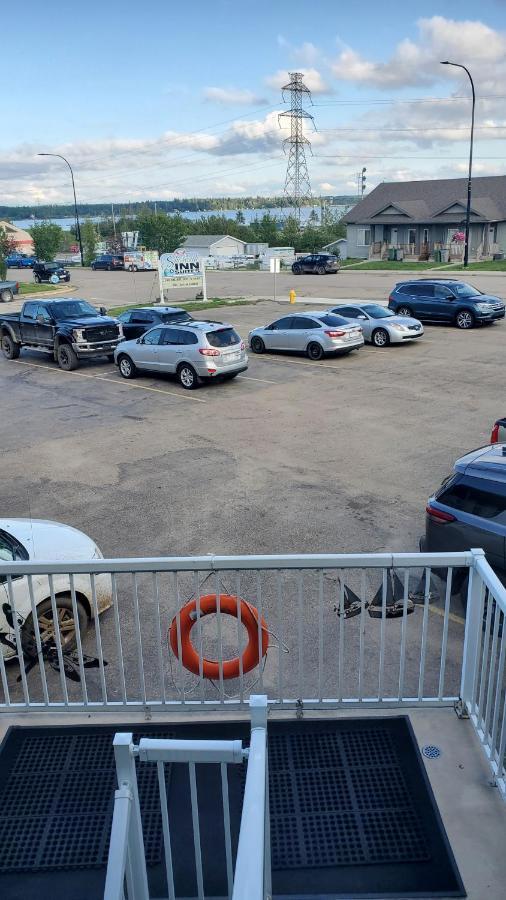 Shoreside Inn & Suites Wabamun Екстериор снимка