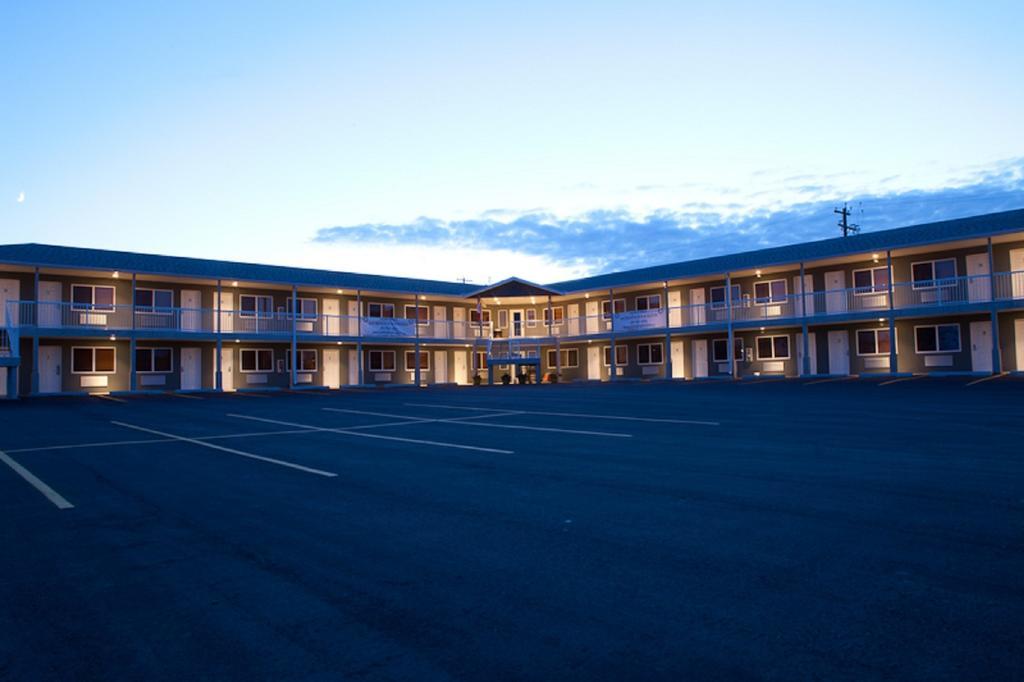 Shoreside Inn & Suites Wabamun Екстериор снимка