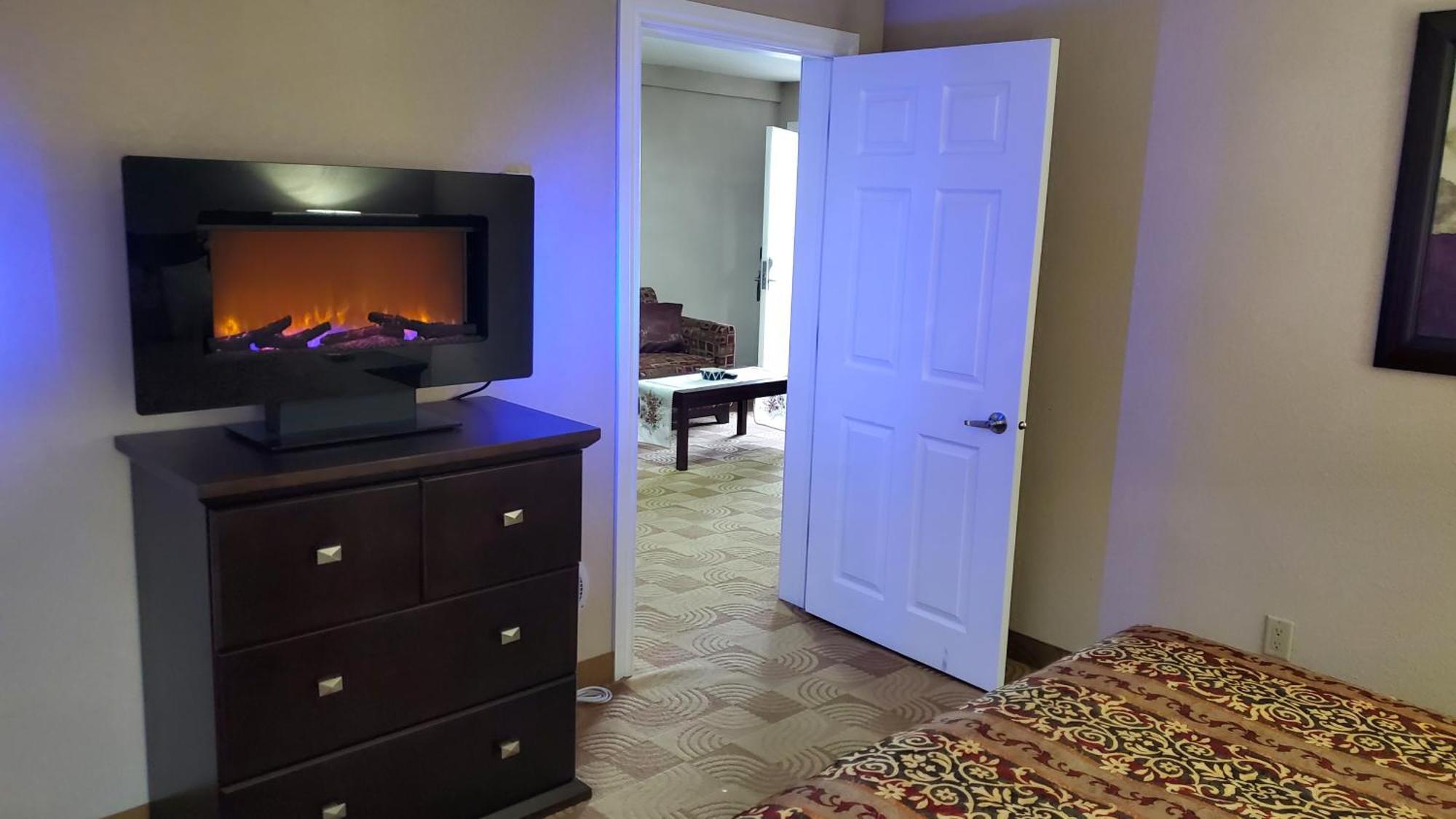 Shoreside Inn & Suites Wabamun Стая снимка
