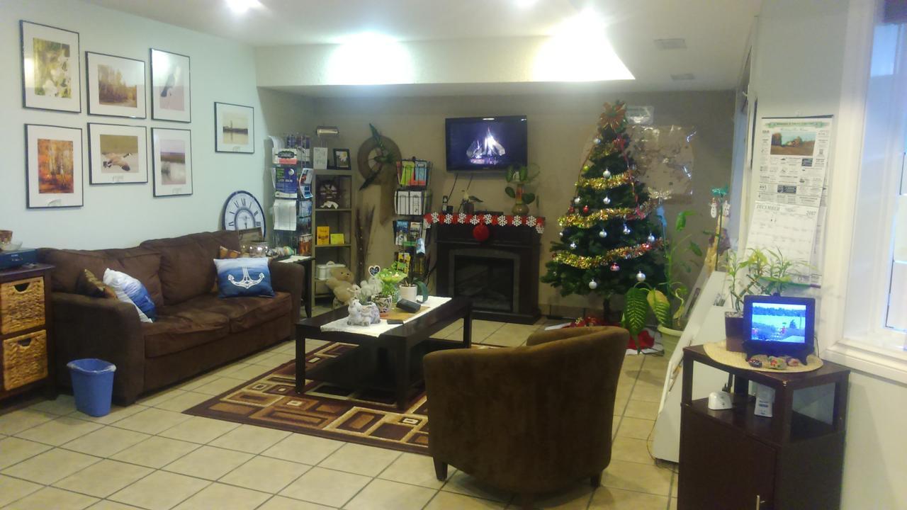 Shoreside Inn & Suites Wabamun Екстериор снимка