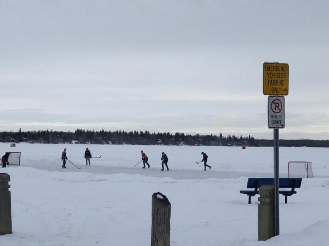 Shoreside Inn & Suites Wabamun Екстериор снимка